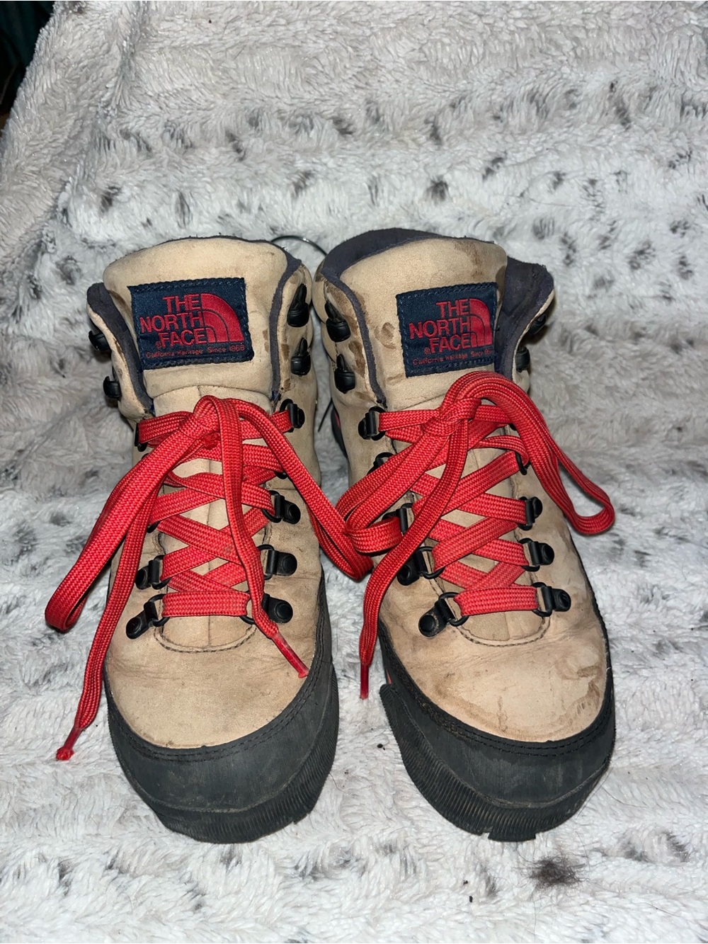 The North Face Back-to-Berkeley Women’s 6.5 Waterproof Boots Red Laces